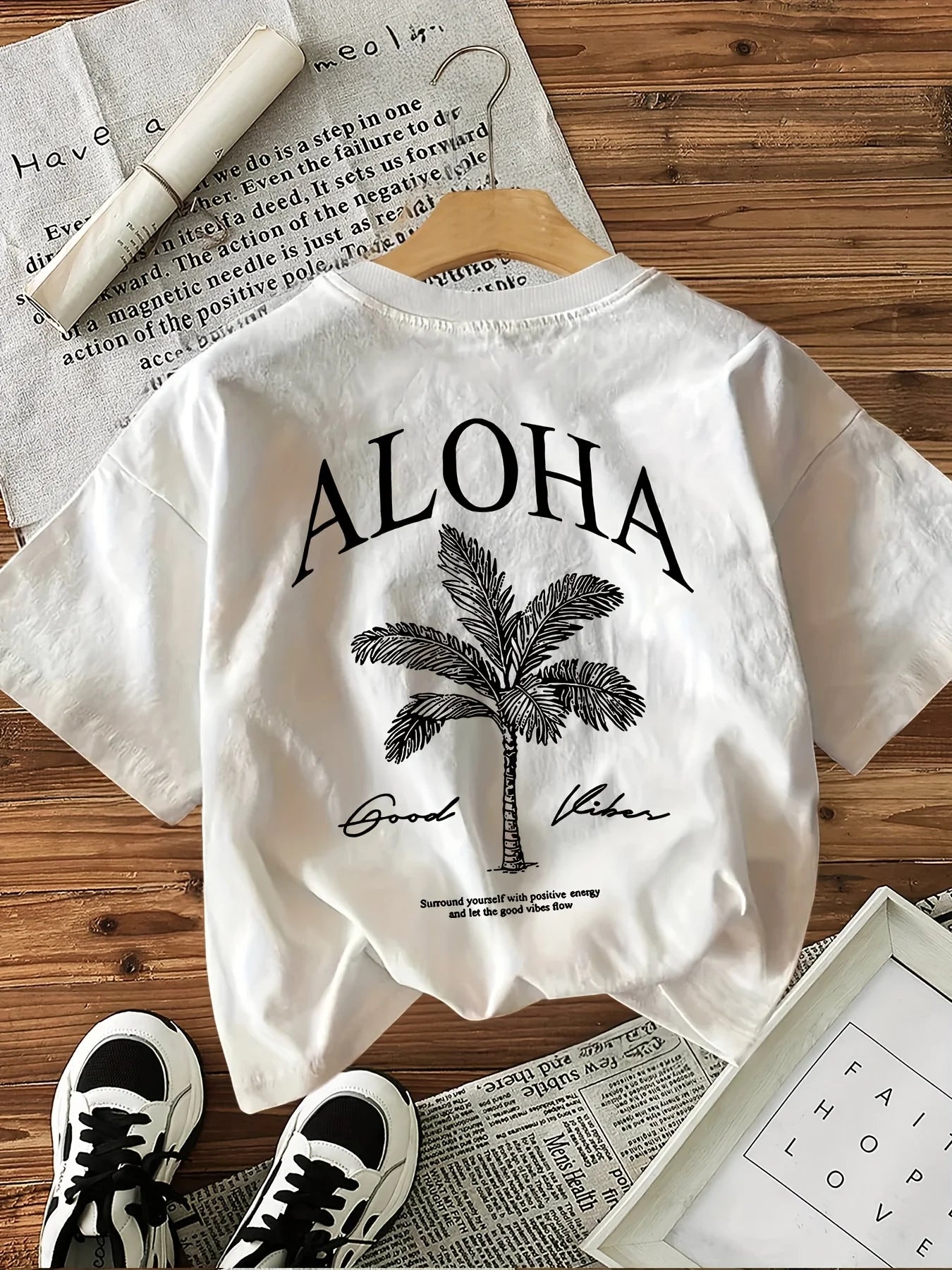 Women's Aloha Good Vibes Graphic Print T-Shirt Short Sleeve Crew Neck Casual Top with Palm Tree Design for Summer Daily Clothing